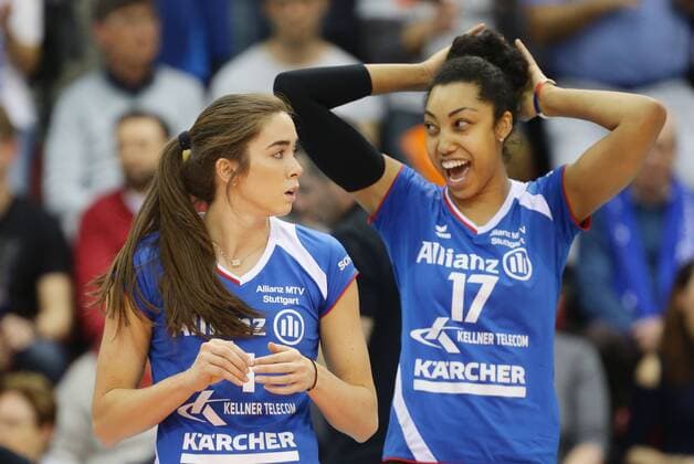 Stuttgart , Volleyball MTV Allianz Stuttgart vs. SC Potsdam , von links: Valerie Nichol Nia Grant ( Allianz )