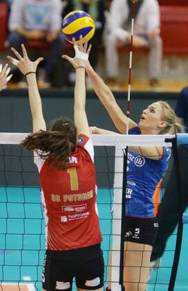 Stuttgart , Volleyball MTV Allianz Stuttgart vs. SC Potsdam , rechts: Kim Renkema ( Allianz )