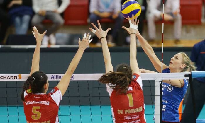 Stuttgart , Volleyball MTV Allianz Stuttgart vs. SC Potsdam , rechts: Kim Renkema ( Allianz )