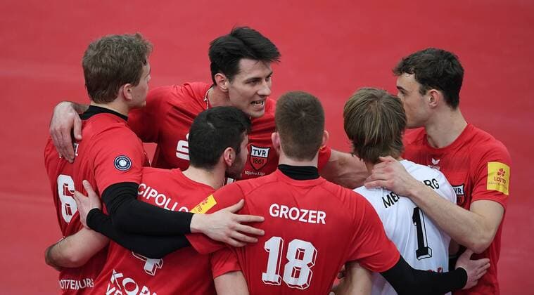 Volleyball 1. Bundesliga Saison 2016 2017 05.03.2017 TV Rottenburg - SVG Lueneburg Teamkreis TV Rottenburg; Friederich Nagel, Federico Cipollone, Ferenc Nemeth, Tim Grozer, Dirk Mehlberg und Moritz Karlitzek (v.li.) 