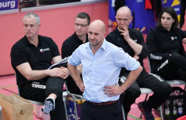 Volleyball 1. Bundesliga Saison 2016 2017 05.03.2017 TV Rottenburg - SVG Lueneburg Trainer Hans Peter Mueller - Angstenberger (TV Rottenburg) nachdenklich 