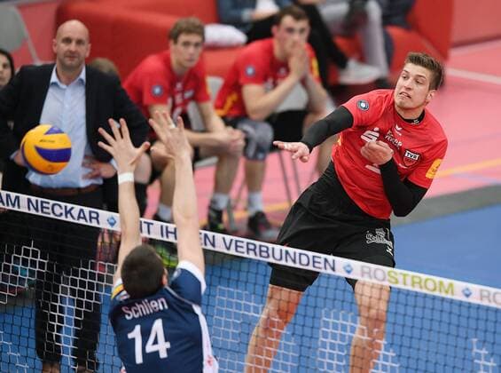 Bilder des Tages - SPORT Volleyball 1. Bundesliga Saison 2016 2017 05.03.2017 TV Rottenburg - SVG Lueneburg Sven Metzger (re, TV Rottenburg) 