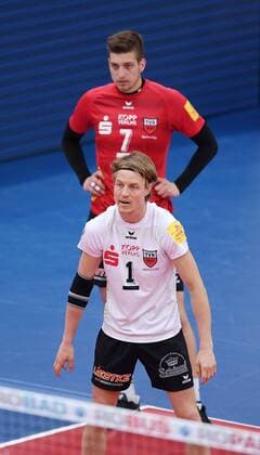Volleyball 1. Bundesliga Saison 2016 2017 05.03.2017 TV Rottenburg - SVG Lueneburg Enttaeuschung TV Rottenburg; Dirk Mehlberg (vorn) und Sven Metzger (hinten) 
