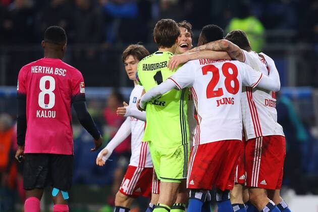 HAMBURG, Albin Ekdal und Rene Adler (Hamburg) jubeln nach dem Bundesliga Spiel Hamburger Verein gegen Hertha BSC Berlin im Volksparkstadion am 05 Maerz 2017 in Hamburg, Germany.