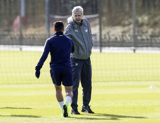 Arsenal s Alexis Sanchez shakes hands with Arsene Wenger during training at London Colney, London. Picture date March 6th, 2017 Pic David Klein Sportimage EDITORIAL USE ONLY. No use with unauthorised audio, video, data, fixture lists, club league logos or live services. Online in-match use limited to 120 images, no video emulation. No use in betting, games or single club league player publications.