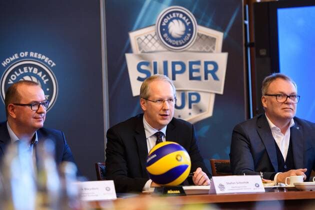 06.03.2017, Neues Rathaus, Hannover Volleyball, Supercup, Pressekonferenz Hannover Frank Bleydorn (Pressesprecher Volleyball Bundesliga VBL), Stefan Schostok (Oberbürgermeister Oberbuergermeister Hannover), Klaus-Peter Jung (Geschäftsführer Geschaeftsfuehrer Volleyball Bundesliga VBL)