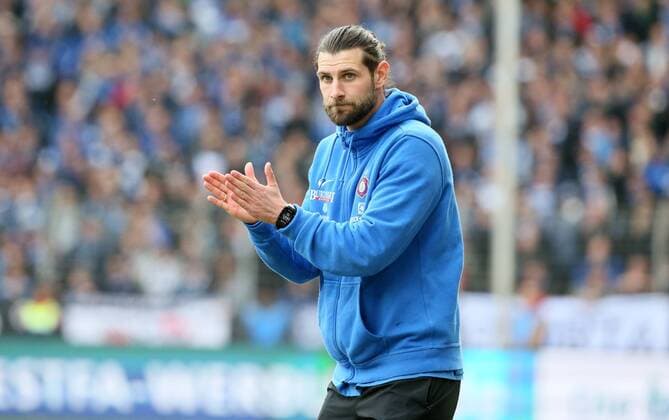 Braunschweig 05.03.2017, Schüco Arena, Fussball, 2.Bundesliga, 23.Spieltag , DSC Arminia Bielefeld vs. FC Erzgebirge Aue 2:2 (2:0) , Im Bild: Trainer Robin Lenk, Erzgebirge Aue ,