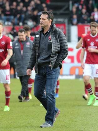 Fussball, 2. BL, 2. Bundesliga, Saison 2016 2017, Herren, Deutschland, 05.03.2017, SpVgg Greuther Fürth - 1. FC Nürnberg , v.l. Frust, Enttäuschung, enttäuscht, Trauer, Verzweiflung, nach spiel, Schlusspfiff, Trainer Alois Schwartz, 1. FC Nürnberg ,