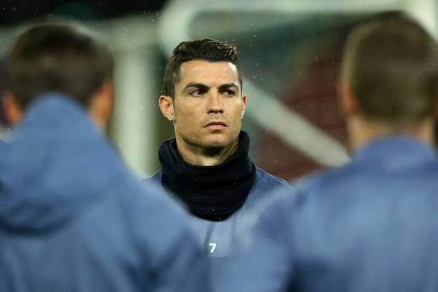 Bilder des Tages - SPORT March 6, 2017 - Naples, Italy - Real Madrid s Portuguese forward Cristiano Ronaldo attends a training session under heavy rain on the eve of the Champions League football match Napoli vs Real Madrid on March 6, 2017 at the San Paolo stadium in Naples. Real Madrid Training and press conference PK Pressekonferenz  - ZUMAn230 20170306_zaa_n230_204 Copyright: xMatteoxCiambellix