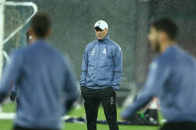 March 6, 2017 - Naples, Italy - Real Madrid trainer Zinedine Zidane during a training session under heavy rain on the eve of the Champions League football match Napoli vs Real Madrid on March 6, 2017 at the San Paolo stadium in Naples. Real Madrid Training and press conference PK Pressekonferenz  - ZUMAn230 20170306_zaa_n230_211 Copyright: xMatteoxCiambellix