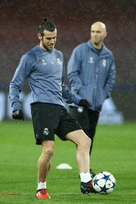 March 6, 2017 - Naples, Italy - Real Madrid s Welsh forward Gareth Bale attends a training session under heavy rain on the eve of the Champions League football match Napoli vs Real Madrid on March 6, 2017 at the San Paolo stadium in Naples. Real Madrid Training and press conference PK Pressekonferenz  - ZUMAn230 20170306_zaa_n230_214 Copyright: xMatteoxCiambellix