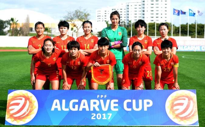 ALBUFEIRA, March 6, 2017 -- Players of team China pose for a group photo ahead of the last round of Group C match between China and Australia at the Algarve Cup 2017 women s soccer tournament in Albufeira, Portugal on March 6, 2017. China lost 1-2. )(wll) (SP)PORTUGAL-ALBUFEIRA-SOCCER-ALGARVE CUP-CHN VS AUS ZhangxLiyun 