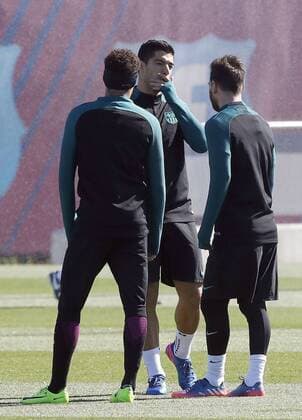 FC Barcelona Barca s Uruguayan forward Luis Suarez (C), Brazilian forward Neymar da Silva (L) and Argentine forward Leo Messi attend a training session at the Joan Gamper facilities in Barcelona, northeastern Spain, 07 March 2017. FC Barcelona will face PSG in a UEFA Champions League round of 16 second leg match at the Camp Nou stadium on 08 May. Training session of FC Barcelona !ACHTUNG: NUR REDAKTIONELLE NUTZUNG!  Copyright: xALBERTOxESTEVEZx GRA076 20170307-636244869699873337