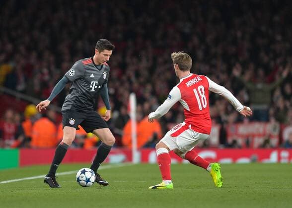 Robert Lewandowski of Bayern Munich battles with Nacho Monreal of Arsenal during the UEFA Champions League Round of 16 Game 2 match between Arsenal and Bayern Munich at the Emirates Stadium, London, England on 7 March 2017. Copyright: xVincexMignottx 14440013