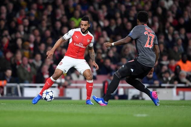 FUSSBALL CHAMPIONS LEAGUE SAISON 2016 2017 ACHTELFINALE RUECKSPIEL Arsenal London - FC Bayern Muenchen 07.03.2017 Theo Walcott (li, Arsenal) gegen David Alaba (re, FC Bayern Muenchen) 