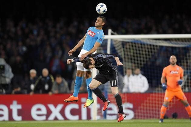 Fußball, CL, SSC Neapel - Real Madrid (L-R) Raul Albiol of SSC Napoli, Gareth Bale of Real Madridduring the UEFA Champions League round of 16 match between SSC Napoli and Real Madrid on March 07, 2017 at the Stadio San Paolo in Naples, Italy SSC Napoli v Real Madrid UEFA Champions League 2016 2017 xVIxxIVx 7277790