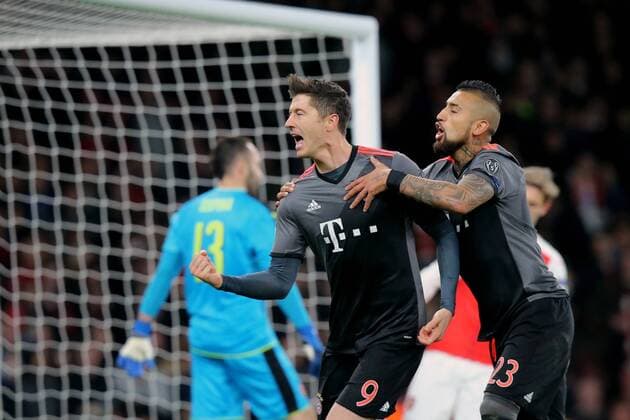 Robert Lewandowski (FC Bayern Muenchen 9) Arturo Vidal (FC Bayern Muenchen 23) nach dem 1:1, Arsenal FC - FC Bayern Muenchen, UEFA Champions League, Achtelfinale, Fussball, 07.03.2017, London Copyright: xLangerx xEibner-Pressefotox EP_HLR