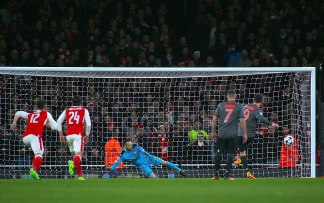 March 7th 2017, Emirates, London, England; UEFA Champions League football, Arsenal FC versus Bayern Munich; Robert Lewandowski of Bayern Munich scores past Arsenal Goalkeeper David Ospina from the penalty spot, 1-1 xMarkxKertonx  ActionPlus11854216