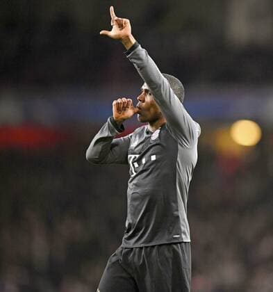 Fußball, CL, FC Arsenal - Bayern München 07.03.2017, Fussball Champions-League 2016 2017, Achtelfinale Rückspiel, FC Arsenal London - FC Bayern München, im Emirates-Stadion London. Douglas Costa (FC Bayern München) Torjubel, 