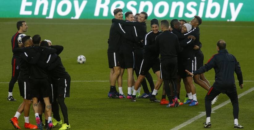 Fußball, CL, Paris St. Germain Training. Paris Saint Germain PSG training session at Camp Nou. In this picture, the players make jokes during the practice. xFrancescxAdelantadox 