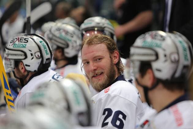 Fußball, Nationalteam Mexiko Training lachender Florian Busch (Eisbaeren Berlin) beim Spiel Adler Mannheim gegen die Eisbaeren Berlin am 07.03.2017 in der DEL, Mannheim Copyright: xBermel Eibner-Pressefotox EP_MBL