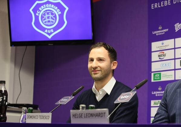 Erz.Aue - Pressekonferenz Fussball 2.Bundesliga Aue, 08.03.2017, Erzgebirgsstadion, Fussball, 2.Bundesliga, FC Erzgebirge Aue, Pressekonferenz , Am Mittag wurde der neue Chefcoach des Zweitligisten, Domenico Tedesco, vorgestellt. , Im Bild: Trainer Domenico Tedesco. ,