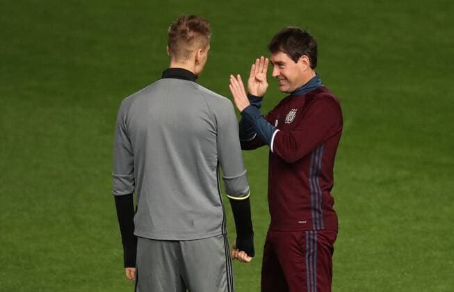 Anderlecht s Lukasz Teodorczyk and Anderlecht s head coach Rene Weiler pictured during a training session of Belgian soccer team RSC Anderlecht in Nicosie, Cyprus, Wednesday 08 March 2017. Tomorrow Anderlecht is playing 1 8 final first leg game of the Europa League competition against Cyprus team Apoel Nicosie. VIRGINIExLEFOUR  x05060906x