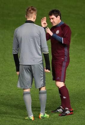 Anderlecht s Lukasz Teodorczyk and Anderlecht s head coach Rene Weiler pictured during a training session of Belgian soccer team RSC Anderlecht in Nicosie, Cyprus, Wednesday 08 March 2017. Tomorrow Anderlecht is playing 1 8 final first leg game of the Europa League competition against Cyprus team Apoel Nicosie. VIRGINIExLEFOUR  x05060905x