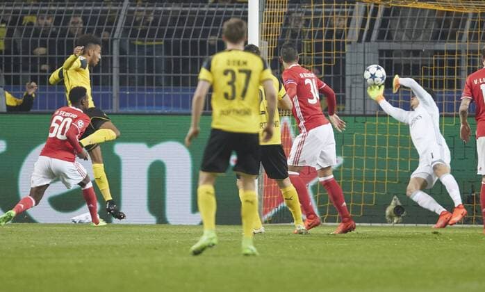 Pierre-Emerick Aubameyang , BVB 17 Torschuss, schiesst das Tor zum 1-0 BORUSSIA DORTMUND - BENFICA LISSABON Fussball UEFA Champions League, Achtelfinale Gruppenphase,in Dortmund, 08.03.2017 CL Saison 2016 2017, BVB