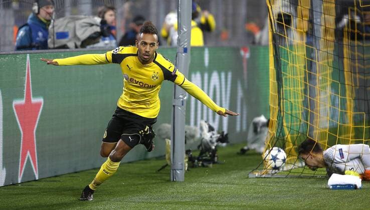 Pierre-Emerick Aubameyang (Borussia Dortmund) celebrates scoring the 1:0 goal during the Championsleague match between Borussia Dortmund and Benfica Lissabon, Signal Iduna Park in Dortmund on March 08., 2017. Torschütze Pierre-Emerick Aubameyang (Borussia Dortmund) mit dem 1:0 Tor, Borussia Dortmund vs. Benfica Lissabon im Achtelfinale der Championsleague in der Saison 2016 2017 am 8. März 2017.