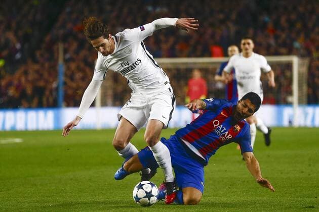 FC Barcelona Barca s Uruguayan striker Luis Suarez vies for the ball with midfielder Adrien Rabiot (L) of Paris Saint-Germain during the UEFA Champions league second leg round of 16 match between FC Barcelona and Paris Saint-Germain at Camp Nou stadium in Barcelona, Catalonia, Spain, 08 March 2017. FC BARCELONA VS. PARIS SAINT-GERMAIN !ACHTUNG: NUR REDAKTIONELLE NUTZUNG!  Copyright: xQuiquexGarcíax BCN001 20170308-636246048232814589