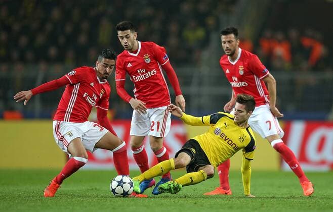 08.03.2017, Fussball Champions-League 2016 2017, Achtelfinale, Borussia Dortmund - Benfica Lissabon, im Signal-Iduna-Park Dortmund. v.l. Andre Almeida (Befica Lissabon) und Pizzi (Befica Lissabon) gegen Julian Weigl (Dortmund) , Andreas Samaris (Befica Lissabon) 