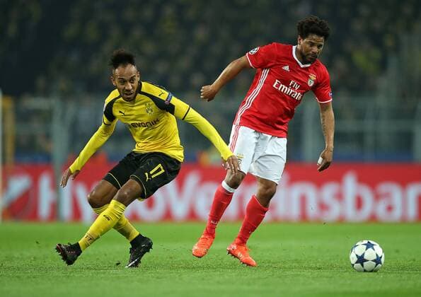 08.03.2017, Fussball Champions-League 2016 2017, Achtelfinale, Borussia Dortmund - Benfica Lissabon, im Signal-Iduna-Park Dortmund. v.l. Pierre-Emerick Aubameyang (Dortmund) gegen Eliseu (Befica Lissabon) 