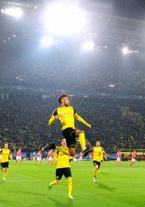 Fussball, UEFA Champions League, Herren, Saison 2016 2017, Achtelfinale Rückspiel, Signal Iduna Park Dortmund, Bor. Dortmund (gelb) - Benfica Lissabon (rot); Jubel Pierre-Emerick Aubameyang (BVB) nach seinem Tor zum 1:0. Jubel, Freude, Aktion.