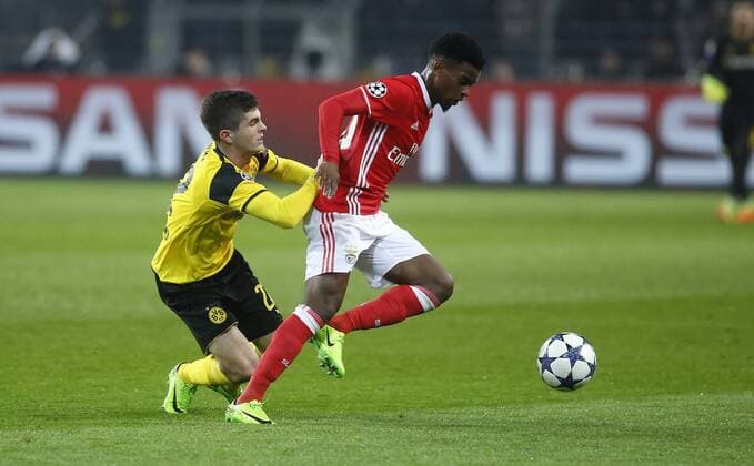 Christian Pulisic (Borussia Dortmund) (L) against Nelson Semedo (Benfica Lissabon) during the Championsleague match between Borussia Dortmund and Benfica Lissabon, Signal Iduna Park in Dortmund on March 08., 2017. Borussia Dortmund vs. Benfica Lissabon im Achtelfinale der Championsleague in der Saison 2016 2017 am 8. März 2017.