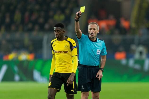 Dortmund, Germany 08.03.2017, UEFA Champions League - 2016 17 Season, Round of 16, Second leg, BV Borussia Dortmund - Benfica Lissabon, Ousmane Dembele (BVB) bekommt von schiedsrichter Martin Atkinson die gelbe karte ( DeFodi001