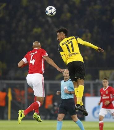 Luisao (Benfica Lissabon) (L) against Pierre-Emerick Aubameyang (Borussia Dortmund) during the Championsleague match between Borussia Dortmund and Benfica Lissabon, Signal Iduna Park in Dortmund on March 08., 2017. Borussia Dortmund vs. Benfica Lissabon im Achtelfinale der Championsleague in der Saison 2016 2017 am 8. März 2017.