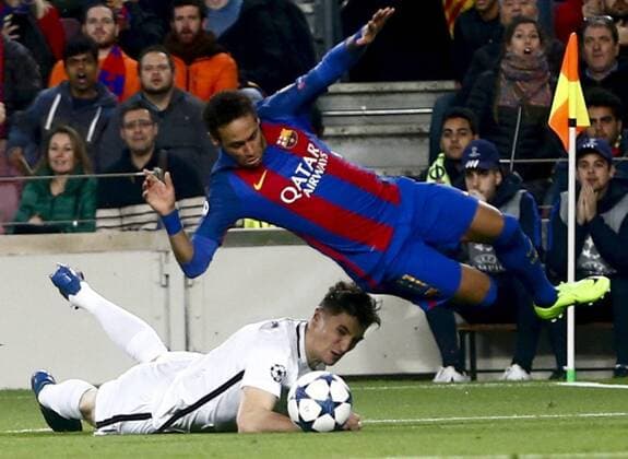 Bilder des Tages - SPORT FC Barcelona Barca s Brazilian striker Neymar (up) in action against Belgian defender Thomas Meunier of Paris Saint-Germain during the UEFA Champions league second leg round of 16 match between FC Barcelona and Paris Saint-Germain at Camp Nou stadium in Barcelona, Catalonia, Spain, 08 March 2017. FC BARCELONA VS. PARIS SAINT-GERMAIN !ACHTUNG: NUR REDAKTIONELLE NUTZUNG!  Copyright: xQuiquexGarciax BCN001 20170308-636246080710082765