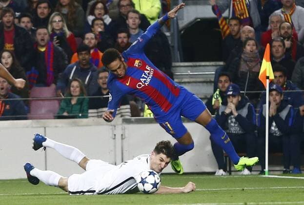 FC Barcelona Barca s Brazilian striker Neymar (up) in action against Belgian defender Thomas Meunier of Paris Saint-Germain during the UEFA Champions league second leg round of 16 match between FC Barcelona and Paris Saint-Germain at Camp Nou stadium in Barcelona, Catalonia, Spain, 08 March 2017. FC BARCELONA VS. PARIS SAINT-GERMAIN !ACHTUNG: NUR REDAKTIONELLE NUTZUNG!  Copyright: xQuiquexGarciax BCN001 20170308-636246082157194190