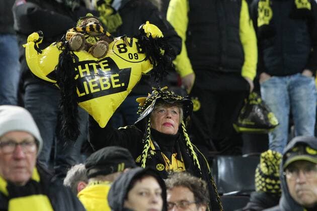 08.03.2017, xkvx, Fussball Champions League, Borussia Dortmund - Benfica Lissabon, emspor, v.l. Choreo Borussia Dortmund Fans Suedtribuene Stimmung Gesang Niedergspielt Dortmund