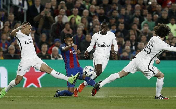 FC Barcelona Barca s Brazilian midfielder Rafa Alcantara Rafinha (2L) vies for the ball with Layvin Kurzawa (L), Blaise Matuidi (2R) and Adrien Rabiot of Paris Saint-Germain during the UEFA Champions league second leg round of 16 match between FC Barcelona and Paris Saint-Germain at Camp Nou stadium in Barcelona, Catalonia, Spain, 08 March 2017. FC BARCELONA VS. PARIS SAINT-GERMAIN !ACHTUNG: NUR REDAKTIONELLE NUTZUNG!  Copyright: xAndreuxDalmaux BCN001 20170308-636246098830264337