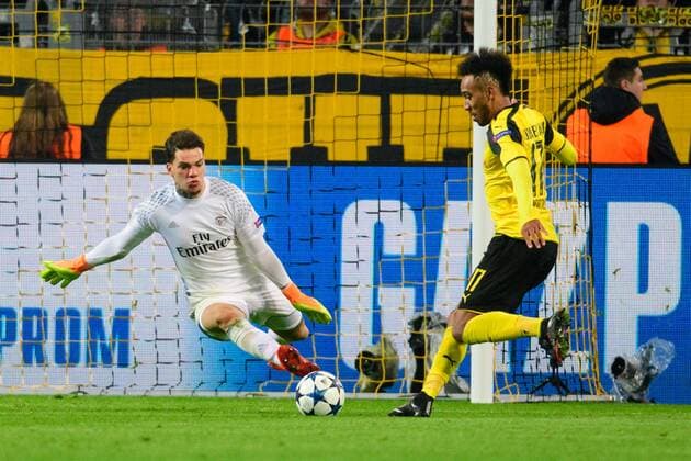 GER, UEFA CL, Borussia Dortmund (GER) vsÊBenfica Lissabon (POR) 08.03.2017, Signal Iduna Park, Dortmund, Achtelfinale Rueckspiel, GER, UEFA CL, Borussia Dortmund (GER) vsÊBenfica Lissabon (POR), im Bild Torschuss Pierre-Emerick Aubameyang ( 17 Dortmund) gegen Ederson ( 1 Benfica) Foto © nordphoto Kurth nordphotox xKurth