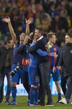 FC Barcelona Barca s coach Luis Enrique (R) and his players jubilate the victory after the UEFA Champions League second leg round of 16 match between FC Barcelona and Paris Saint-Germain at Camp Nou stadium in Barcelona, Catalonia, Spain, 08 March 2017. FC BARCELONA VS. PARIS SAINT-GERMAIN !ACHTUNG: NUR REDAKTIONELLE NUTZUNG!  Copyright: xAlejandroxGarciax BCN001 20170308-636246117906910295