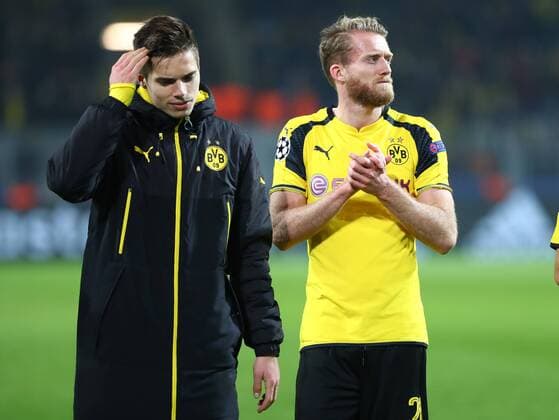 Mittwoch 08.03.2017, Saison 2016 2017, UEFA Champions League, Achtelfinale Rückspiel im Signal Iduna Park, BVB 09 Borussia Dortmund - Benfica Lissabon, Jubel der Dortmunder Spieler nach Abpfiff vor der Fankurve: Julian Weigl (BVB) und Andre Schuerrle (BVB), v.l.