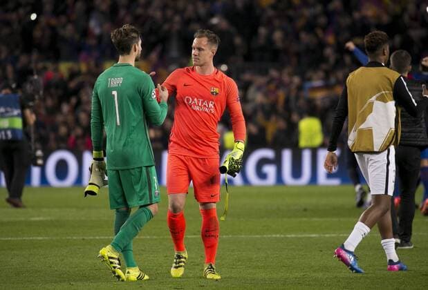 Fußball, CL, FC Barcelona - Paris St. Germain March 8, 2017 - Barcelona, Spain - Kevin Trapp and Marc Andre Ter Stegen at the end of UEFA Champions League match between F.C. Barcelona v PSG, in Barcelona, on march 08, 2017. FC Barcelona Barca v Paris Saint-Germain - UEFA Champions League Round of 16: Second Leg  - ZUMAn230 20170308_zaa_n230_561 Copyright: xJoanxVallsx