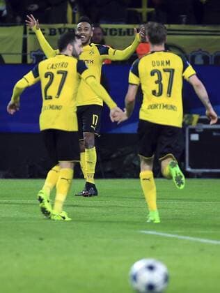 Bilder des Tages - SPORT DORTMUND, March 8, 2017 -- Pierre-Emerick Aubameyang (C) of Borussia Dortmund celebrates after scoring during the UEFA Champions League Round of 16 second leg match between Borussia Dortmund and SL Benfica at Signal Iduna Park in Dortmund, Germany, on March 8, 2017. Borussia Dortmund won 4-0 and advanced to the quarterfinal. ) (SP)GERMANY-DORTMUND-SOCCER-UEFA-UCL-DORTMUND VS BENFICA LuoxHuanhuan 