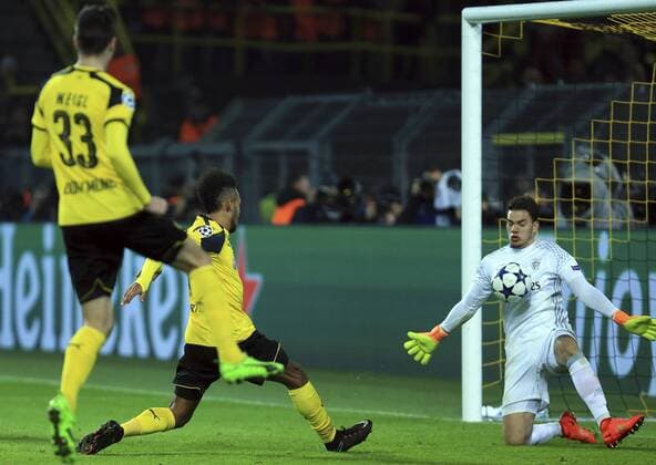 DORTMUND, March 8, 2017 -- Pierre-Emerick Aubameyang (C) of Borussia Dortmund shoots during the UEFA Champions League Round of 16 second leg match between Borussia Dortmund and SL Benfica at Signal Iduna Park in Dortmund, Germany, on March 8, 2017. Borussia Dortmund won 4-0 and advanced to the quarterfinal with 4-1 on aggregate. ) (SP)GERMANY-DORTMUND-SOCCER-UEFA-UCL-DORTMUND VS BENFICA LuoxHuanhuan 