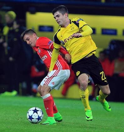 DORTMUND, March 8, 2017 -- Christian Pulisic (R) of Borussia Dortmund vies for the ball during the UEFA Champions League Round of 16 second leg match between Borussia Dortmund and SL Benfica at Signal Iduna Park in Dortmund, Germany, on March 8, 2017. Borussia Dortmund won 4-0 and advanced to the quarterfinal with 4-1 on aggregate. ) (SP)GERMANY-DORTMUND-SOCCER-UEFA-UCL-DORTMUND VS BENFICA LuoxHuanhuan 