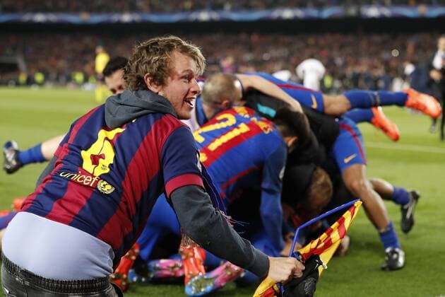 Bilder des Tages - SPORT Fußball, CL, FC Barcelona - Paris St. Germain pitch intruderduring the UEFA Champions League round of 16 match between FC Barcelona Barca and Paris Saint Germain on March 08, 2017 at the Camp Nou stadium in Barcelona, Spain. FC Barcelona v Paris Saint Germain UEFA Champions League 2016 2017 xVIxxIVx 7289153