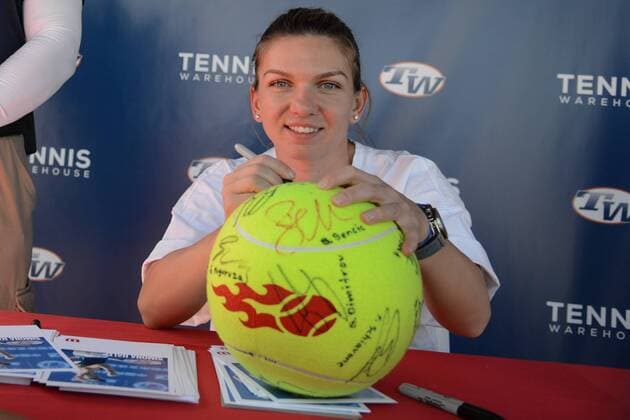 March 8, 2017 - Indian Wells, California, United States - SIMONA HALEP meets her fans at the BNP Paribas Open tennis tournament in Indian Wells California. Tennis 2017 - BNP Paribas Open - Day 3 - ZUMAl132 20170308_zap_l132_028 Copyright: xChristopherxLevyx